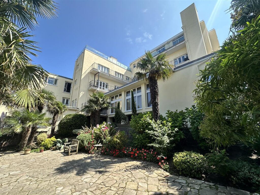 SP001 | 3 Bedroom apartment with parking & communal gardens | St Helier