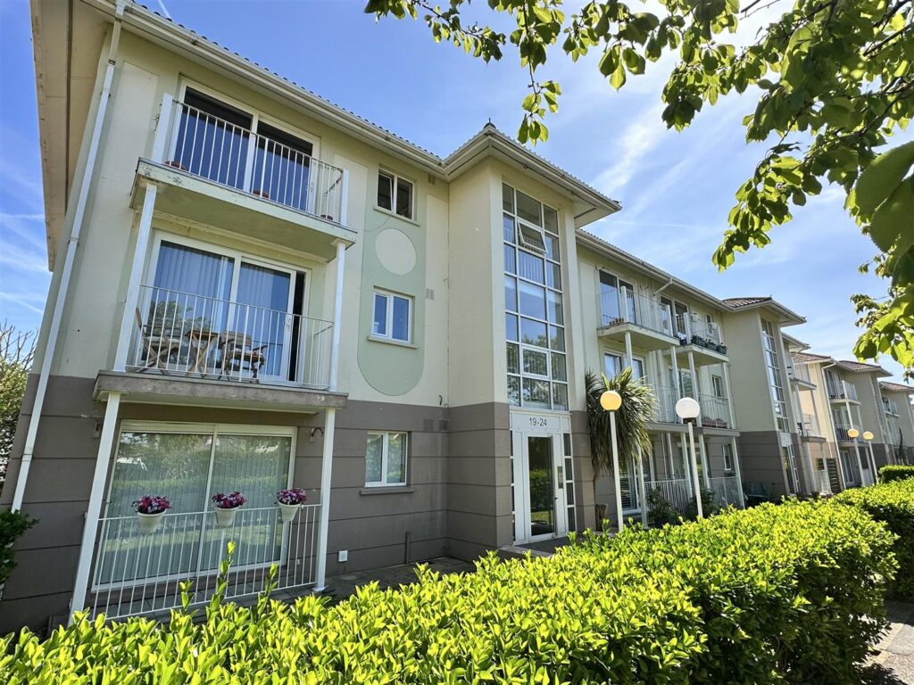 SP020 | Ground floor 2 bedroom apartment with parking | St Clement